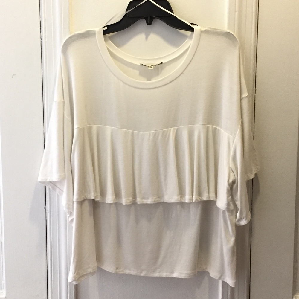 3/$15 White ruffle T-shirt June & Hudson size XL